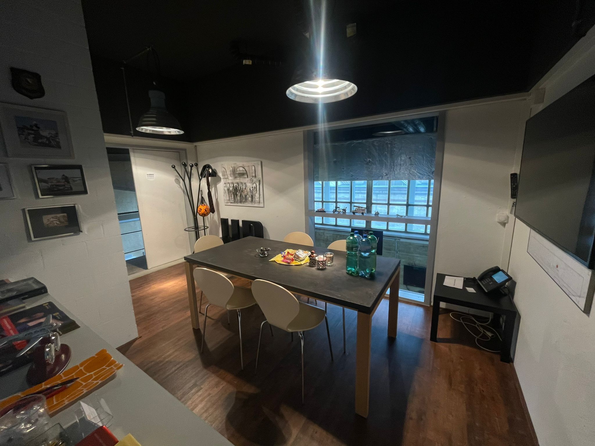 Rainbowroom_von_der_Ecke.jpg